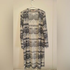 Simply Couture Gray and Cream Patterned Cardigan